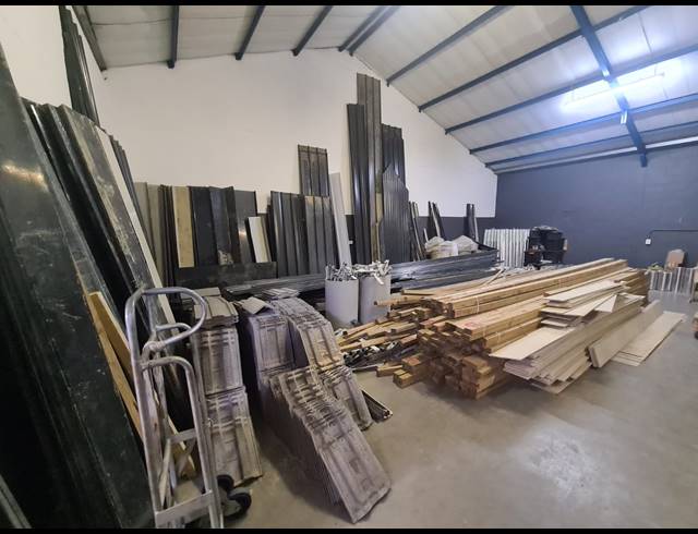 325M² WORKSHOP TO LET IN STIKLAND INDUSTRIAL
